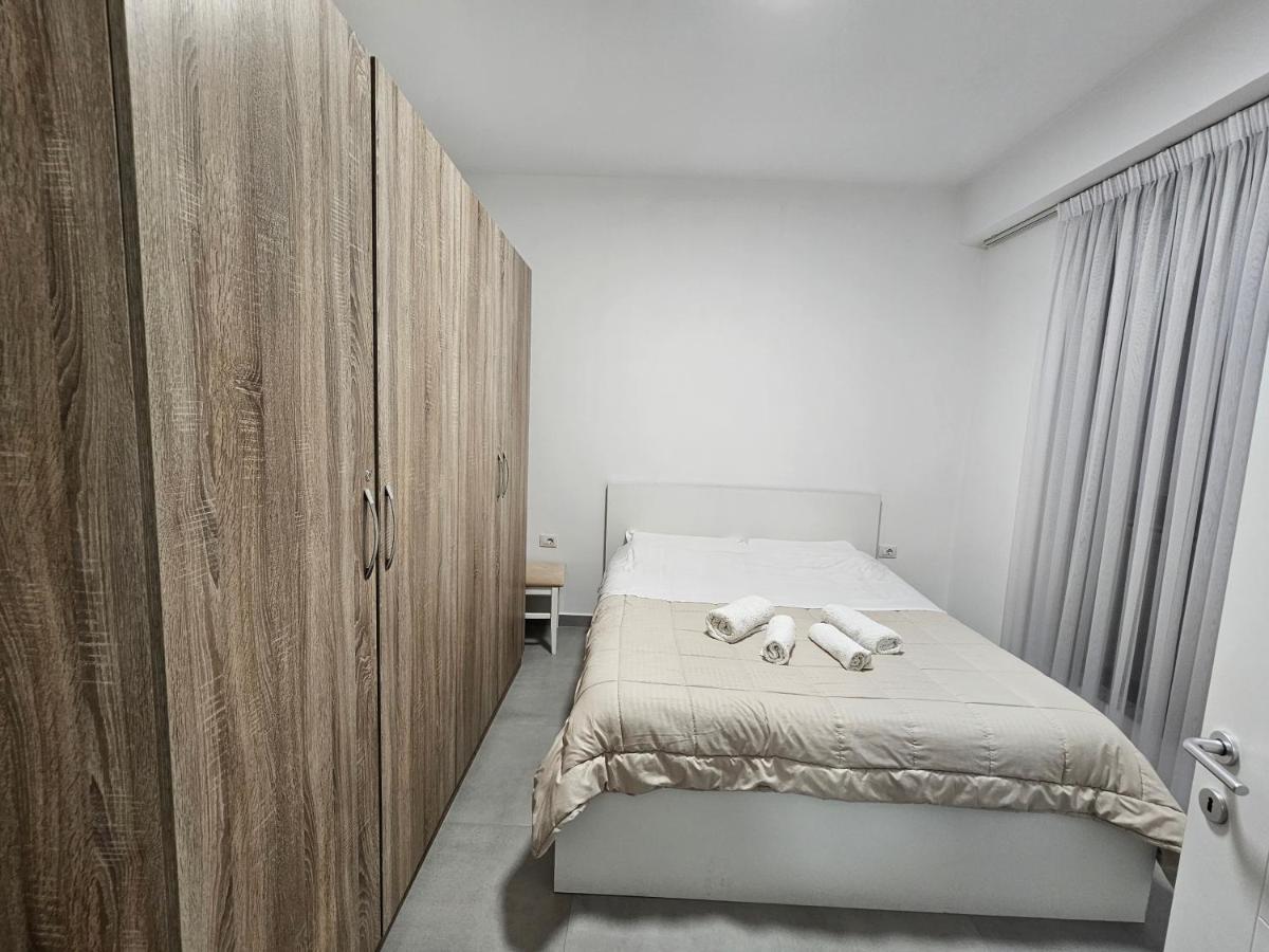 Daily Apartment In Center Тирана Экстерьер фото